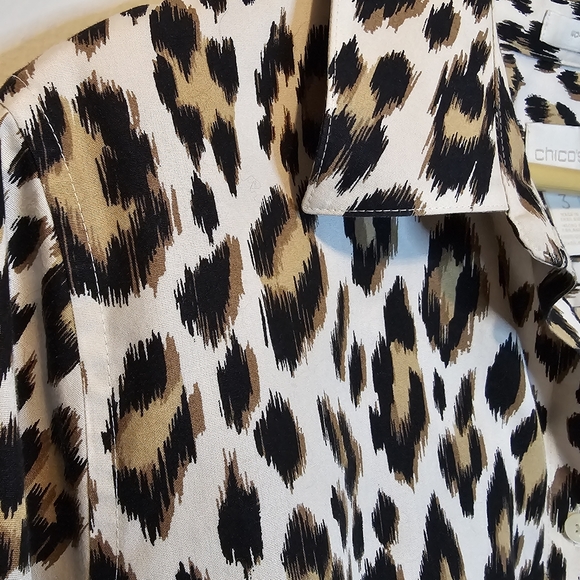 Chico's Women's Animal Print Long Sleeve V-Neck Button Up Top Size Large 16 / 18 - Picture 7 of 13